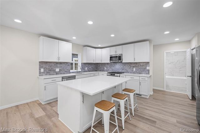 3187 Woodlawn Street, Commerce Twp, MI 48390