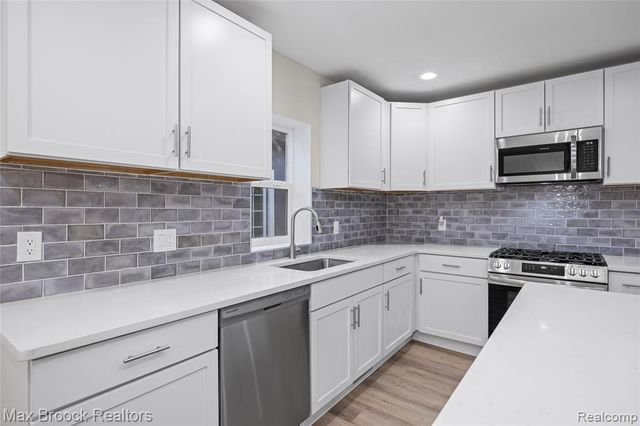 3187 Woodlawn Street, Commerce Twp, MI 48390