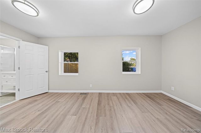 3187 Woodlawn Street, Commerce Twp, MI 48390