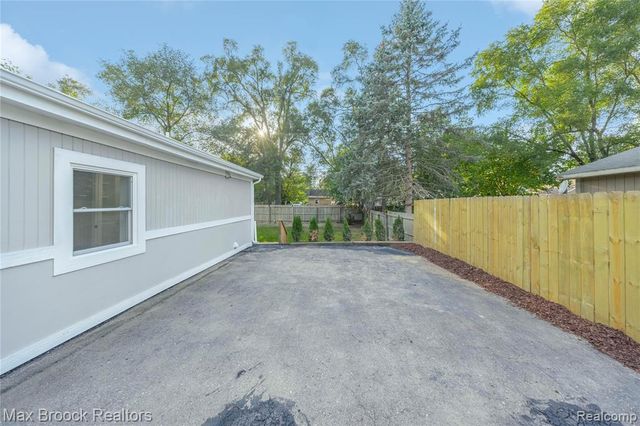 3187 Woodlawn Street, Commerce Twp, MI 48390