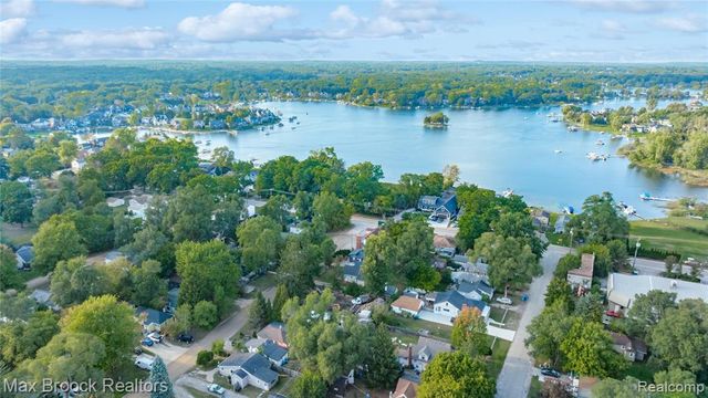 3187 Woodlawn Street, Commerce Twp, MI 48390