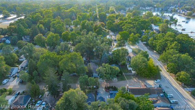 3187 Woodlawn Street, Commerce Twp, MI 48390