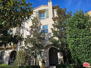 7256 N Cherry Lane, Van Nuys (los Angeles), CA 91405