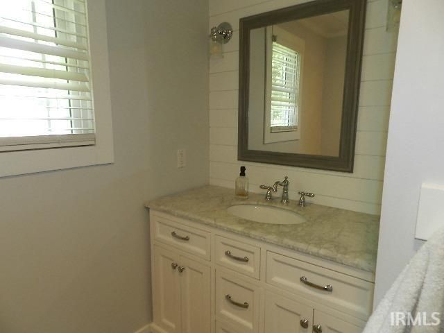 27 EMS B38A Lane, Leesburg, IN 46538
