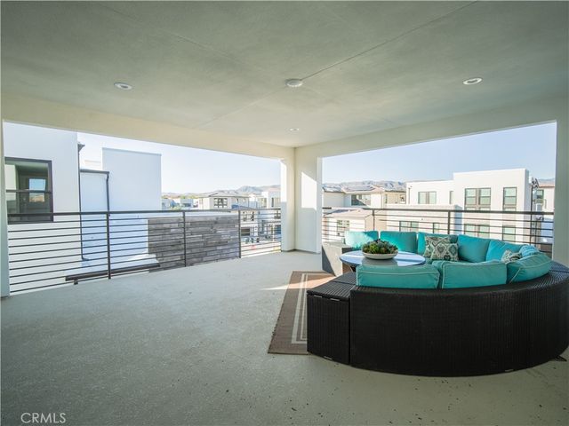 221 Stage, Irvine, CA 92618