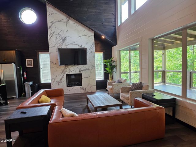 910 Saddle Creek Way, Sevierville, TN 37862