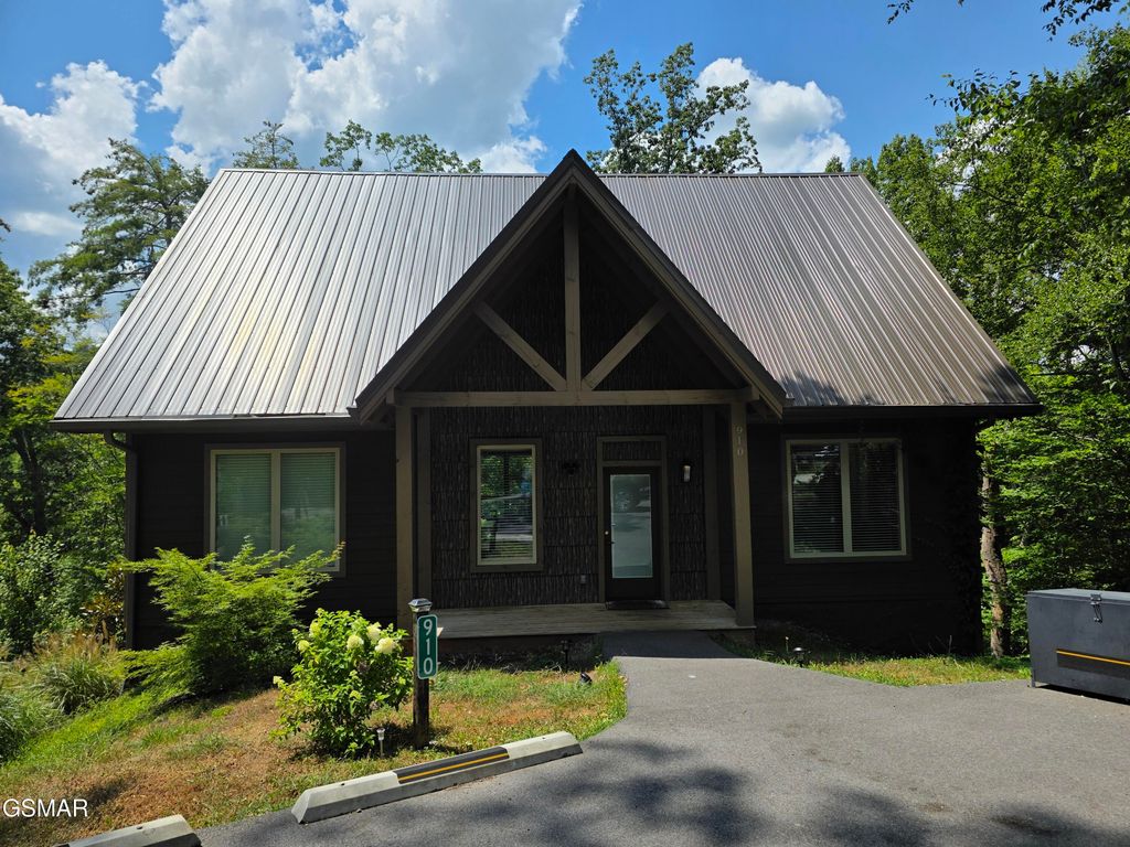 910 Saddle Creek Way, Sevierville, TN 37862
