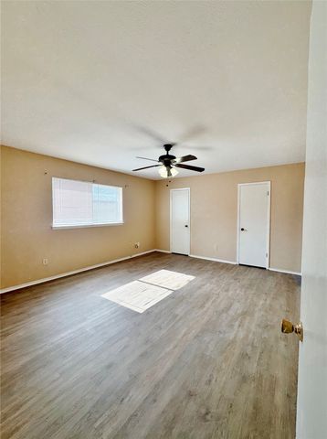 1146 Meadow Creek Drive, Lancaster, TX 75146