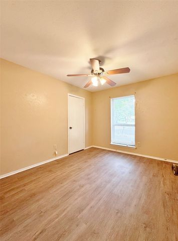 1146 Meadow Creek Drive, Lancaster, TX 75146