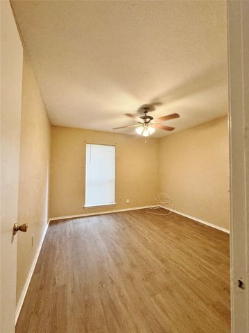 1146 Meadow Creek Drive, Lancaster, TX 75146