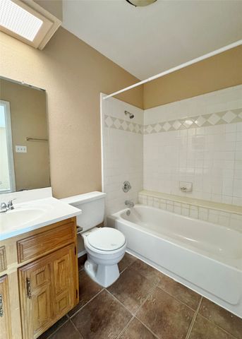 1146 Meadow Creek Drive, Lancaster, TX 75146