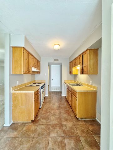 1146 Meadow Creek Drive, Lancaster, TX 75146