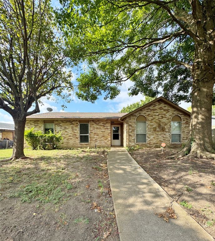 1146 Meadow Creek Drive, Lancaster, TX 75146