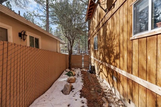 879 Spruce, Sugarloaf, CA 92386