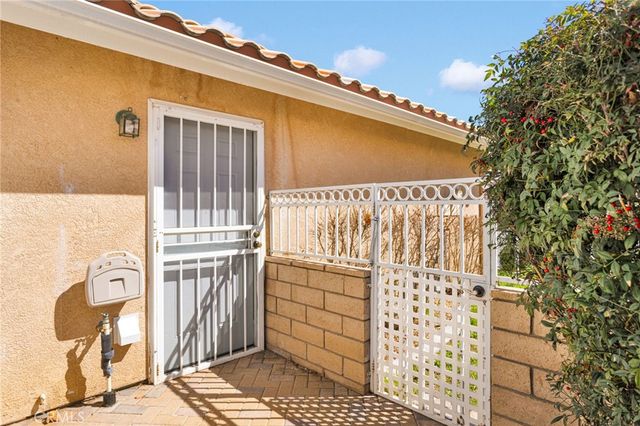 11594 Mountain Meadow Drive, Apple Valley, CA 92308