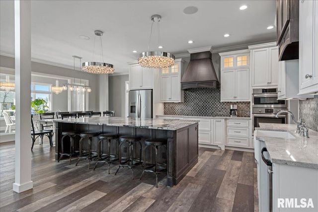 1909 FIELDSTONE Court, Chatham, IL 62629