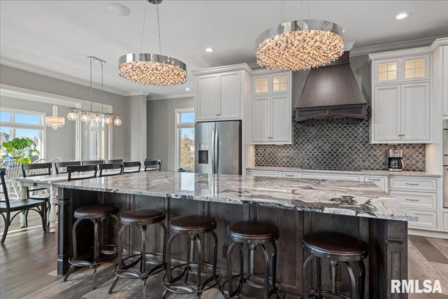 1909 FIELDSTONE Court, Chatham, IL 62629