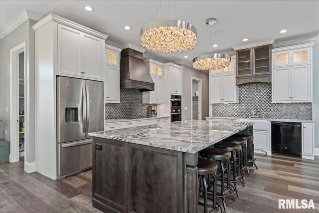 1909 FIELDSTONE Court, Chatham, IL 62629