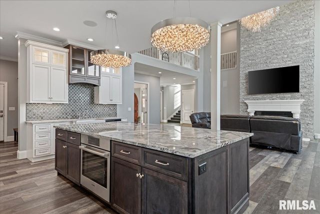 1909 FIELDSTONE Court, Chatham, IL 62629