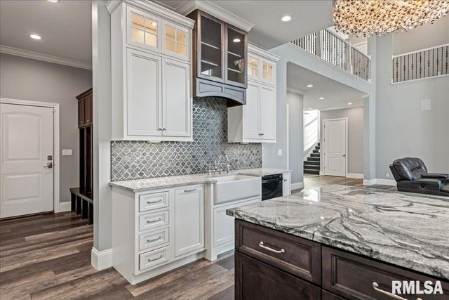 1909 FIELDSTONE Court, Chatham, IL 62629