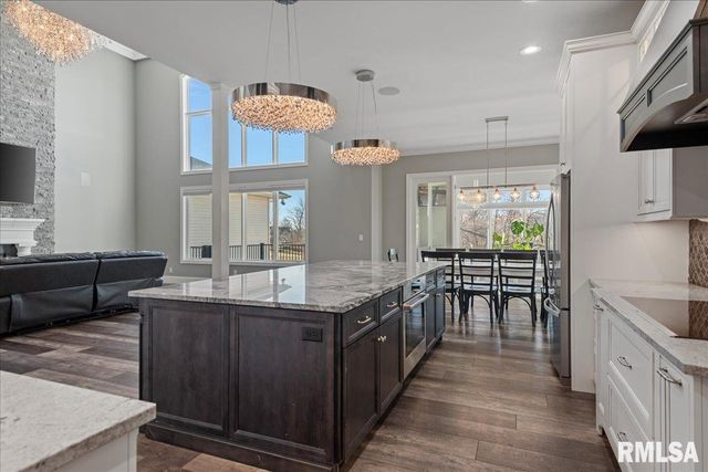 1909 FIELDSTONE Court, Chatham, IL 62629