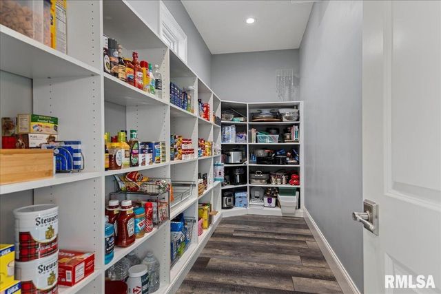 1909 FIELDSTONE Court, Chatham, IL 62629