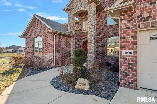 1909 FIELDSTONE Court, Chatham, IL 62629