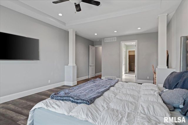 1909 FIELDSTONE Court, Chatham, IL 62629