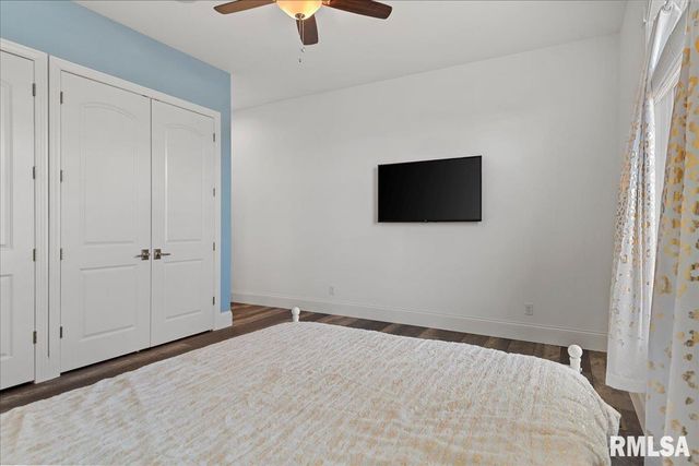 1909 FIELDSTONE Court, Chatham, IL 62629