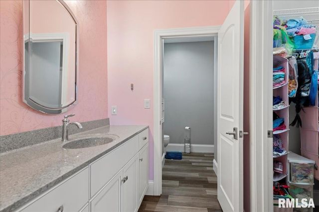 1909 FIELDSTONE Court, Chatham, IL 62629