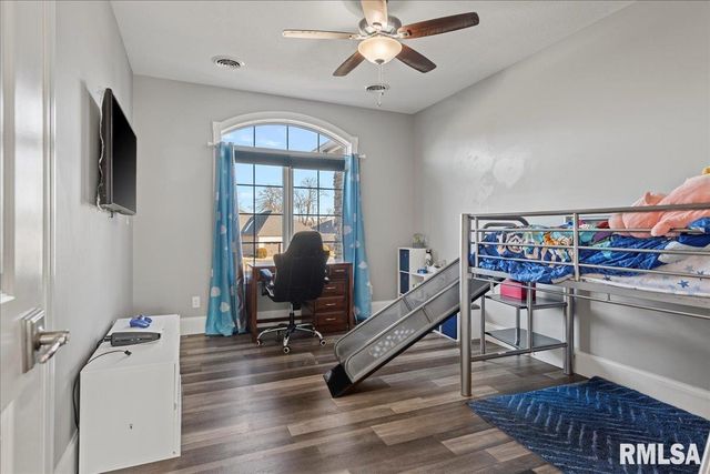 1909 FIELDSTONE Court, Chatham, IL 62629