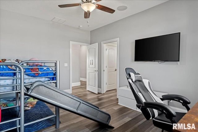 1909 FIELDSTONE Court, Chatham, IL 62629