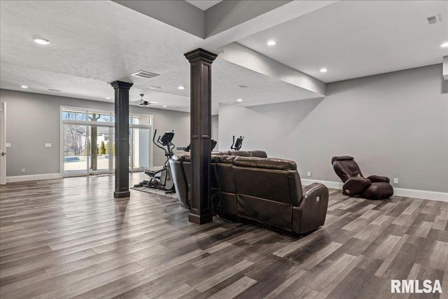 1909 FIELDSTONE Court, Chatham, IL 62629