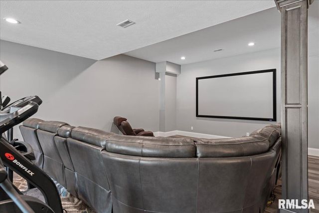 1909 FIELDSTONE Court, Chatham, IL 62629