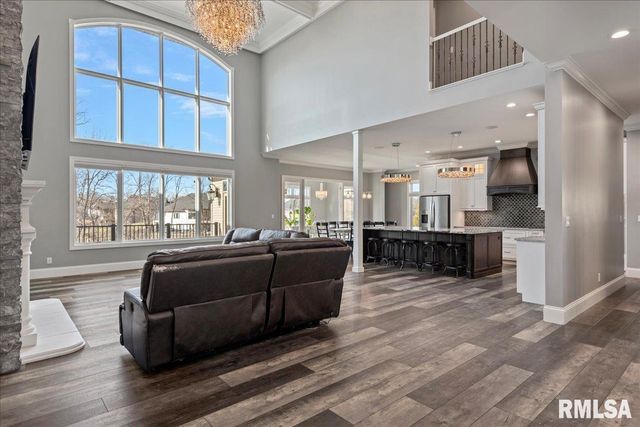 1909 FIELDSTONE Court, Chatham, IL 62629