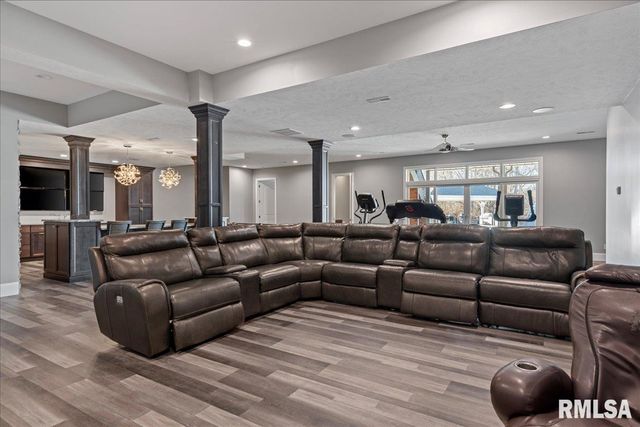 1909 FIELDSTONE Court, Chatham, IL 62629