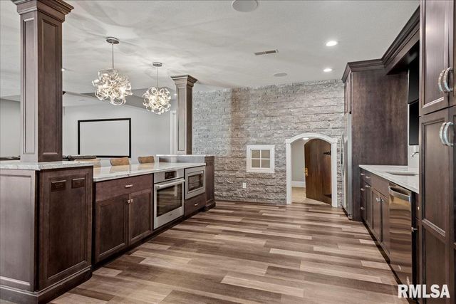 1909 FIELDSTONE Court, Chatham, IL 62629