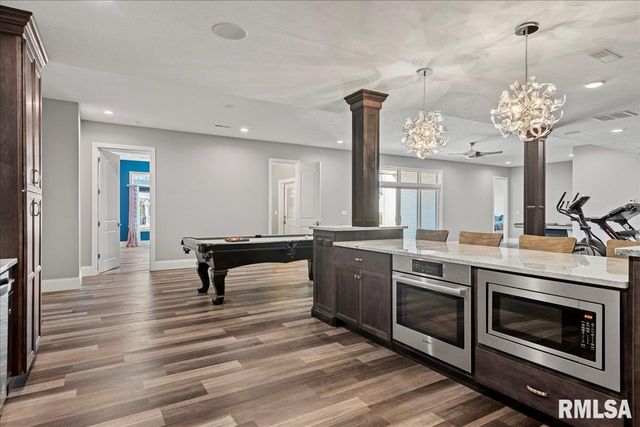 1909 FIELDSTONE Court, Chatham, IL 62629