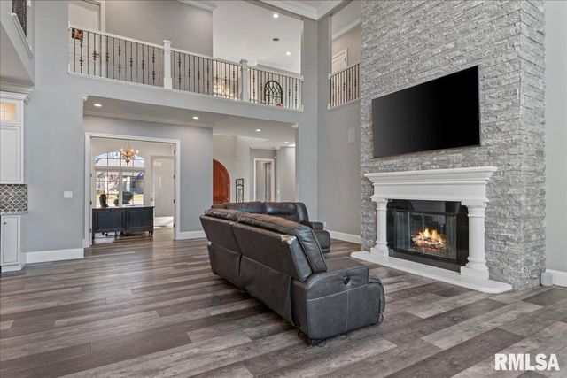 1909 FIELDSTONE Court, Chatham, IL 62629