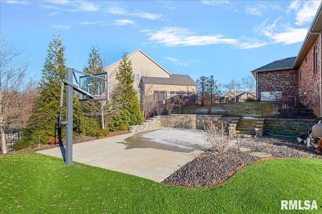 1909 FIELDSTONE Court, Chatham, IL 62629