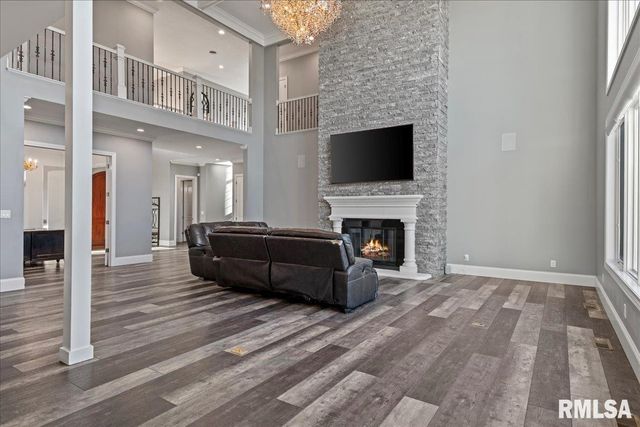 1909 FIELDSTONE Court, Chatham, IL 62629