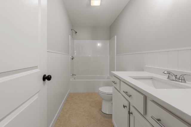 961 Wood St, Fall River, MA 02721