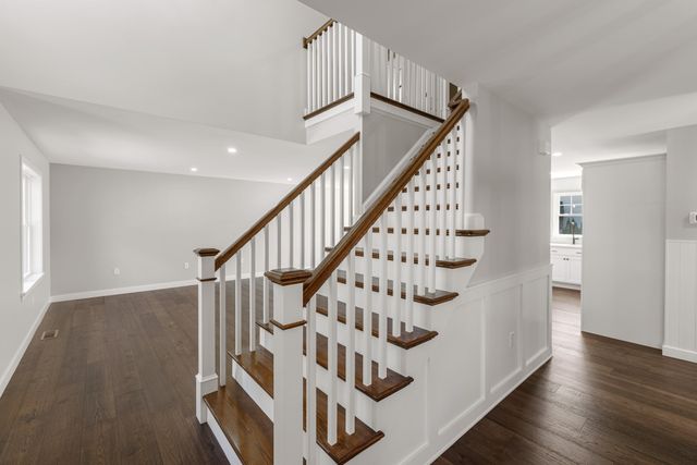 961 Wood St, Fall River, MA 02721