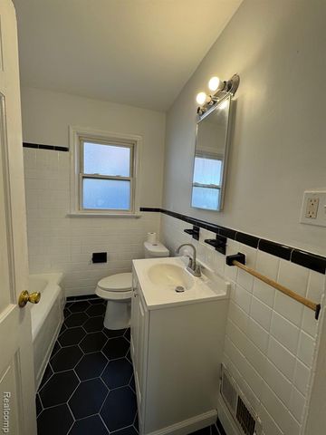 19395 Fairport Street, Detroit, MI 48205