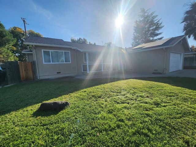 1534 Bay Meadows Drive, Modesto, CA 95350