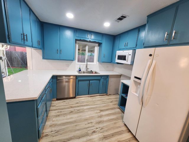 1534 Bay Meadows Drive, Modesto, CA 95350