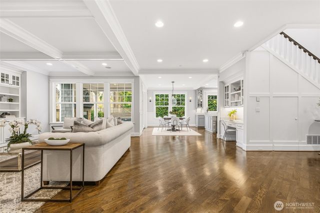 1416 105th Avenue SE, Bellevue, WA 98004