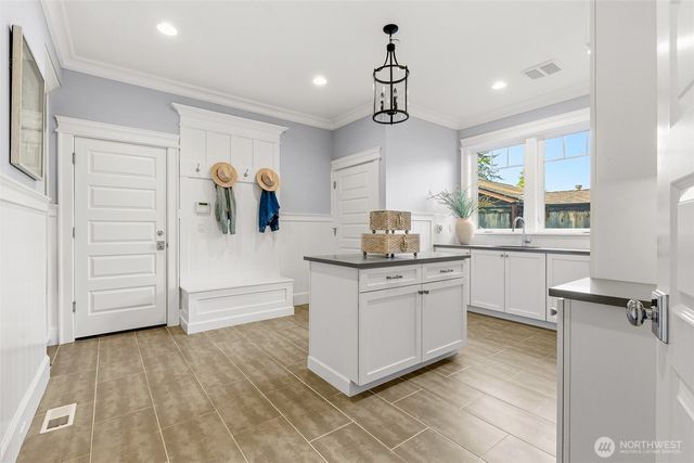 1416 105th Avenue SE, Bellevue, WA 98004