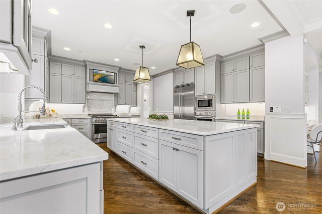 1416 105th Avenue SE, Bellevue, WA 98004