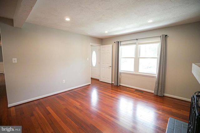 13210 NICKLESON DR, Woodbridge, VA 22193